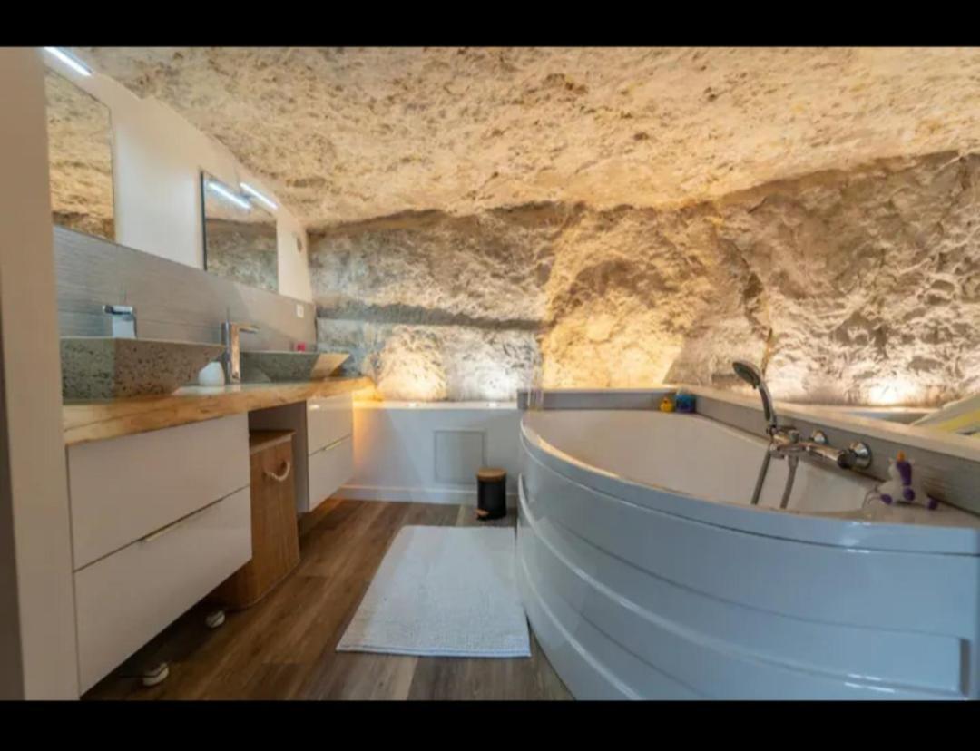 Maison Troglodyte Poitiers Exterior foto